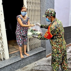 Chung sống với dịch hay chết